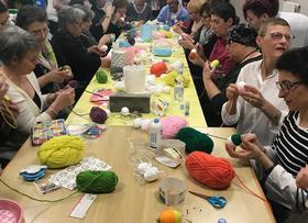 La Pasqua diventa rosa all'Oncologia di Belcolle con i lavori del laboratorio decorativo