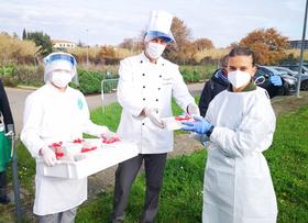 Coronavirus, Asl Viterbo: "Dolci tipici natalizi al personale del Drive in del Riello"