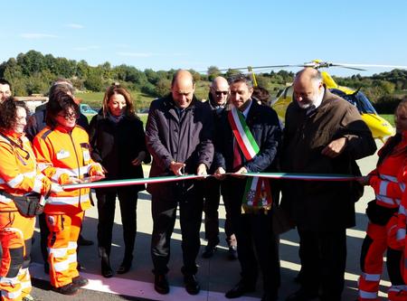 Il taglio del nastro dell'elisuperficie di Acquapendente